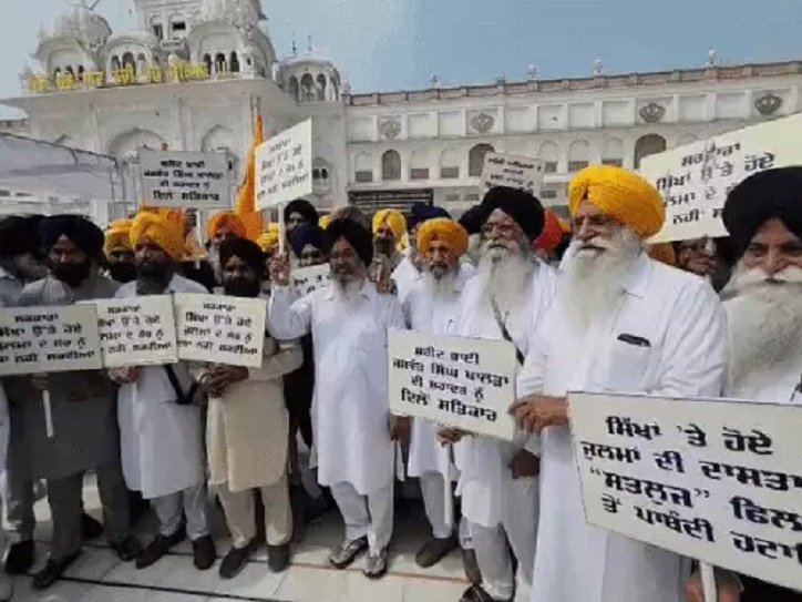 ਅੰਮ੍ਰਿਤਸਰ 'ਚ ਫਿਲਮ 'ਸਤਲੁਜ' 'ਤੇ ਪਾਬੰਦੀ ਵਿਰੁੱਧ SGPC ਦਾ ਵਿਸ਼ਾਲ ਰੋਸ ਮਾਰਚ