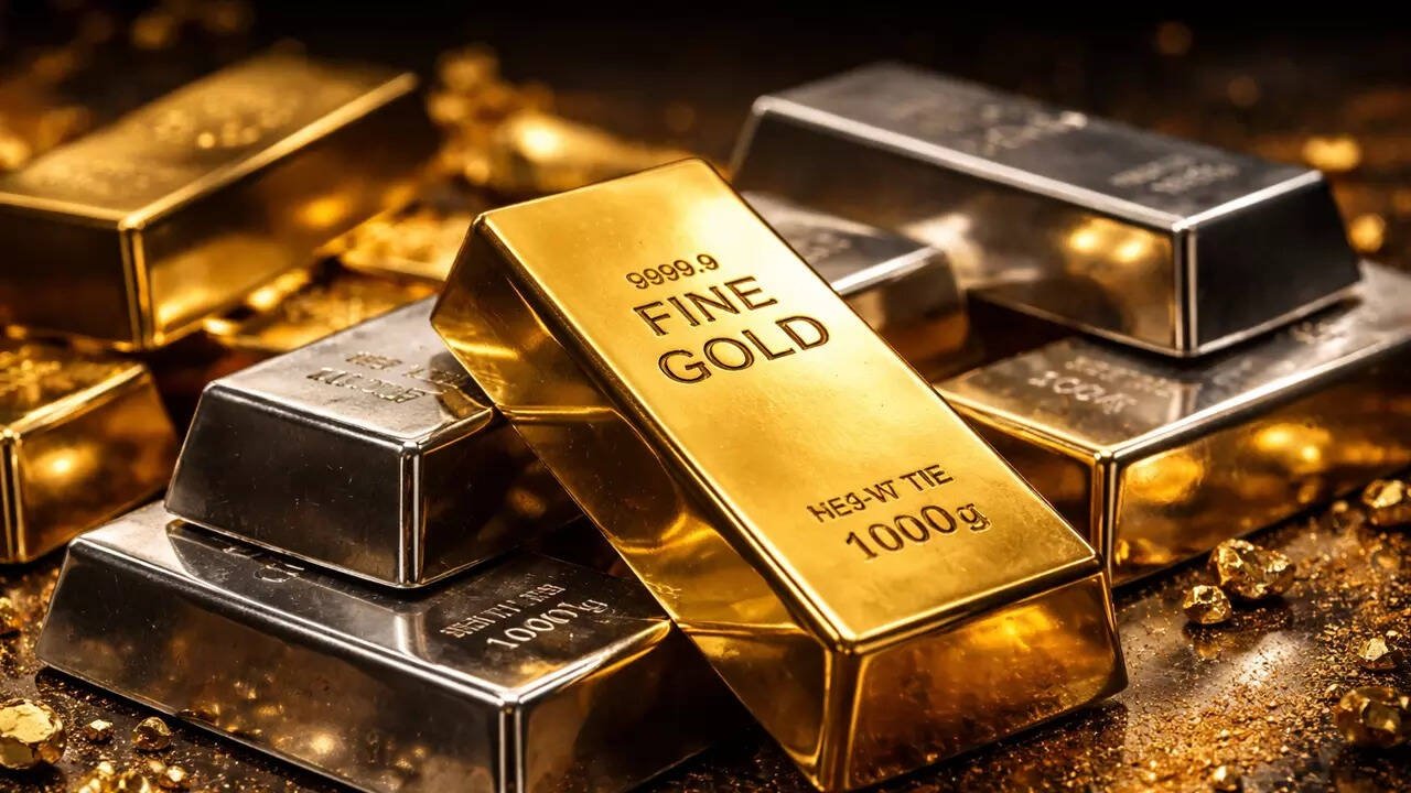 Gold-Silver ਦੀਆਂ ਕੀਮਤਾਂ 'ਚ ਭਾਰੀ ਗਿਰਾਵਟ! ਚਾਂਦੀ 7,000 ਸਸਤੀ, ਸੋਨੇ ਦੇ ਭਾਅ ਵੀ ਡਿੱਗੇ