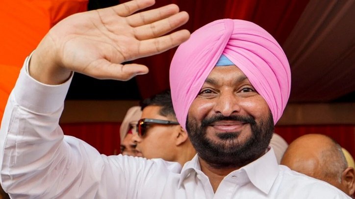 ਰਵਨੀਤ ਬਿੱਟੂ ਦਾ ਅਸਤੀਫਾ ਰਾਸ਼ਟਰਪਤੀ ਦ੍ਰੌਪਦੀ ਮੁਰਮੂ ਵੱਲੋਂ ਪ੍ਰਵਾਨ, ਹੁਣ ਪੰਜਾਬ ਦੀ ਸਿਆਸਤ 'ਚ ਹੋਣਗੇ ਸਰਗਰਮ