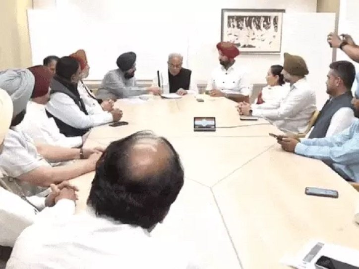 ਪੰਜਾਬ ਕਾਂਗਰਸ 'ਚ ਵੱਡੇ ਫੇਰਬਦਲ ਦੀ ਤਿਆਰੀ! ਚੰਨੀ ਤੇ ਸਿੰਗਲਾ ਪ੍ਰਧਾਨਗੀ ਦੀ ਦੌੜ 'ਚ ਸਭ ਤੋਂ ਅੱਗੇ