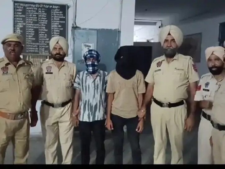 ਗੁਰਦਾਸਪੁਰ ’ਚ ਬਿਨਾਂ ਨੰਬਰ ਪਲੇਟ ਕਾਰ ’ਚੋਂ ₹62 ਲੱਖ ਦੀ ਨਕਦੀ ਬਰਾਮਦ, ਗੁਜਰਾਤ ਦੇ 2 ਨੌਜਵਾਨ ਗ੍ਰਿਫ਼ਤਾਰ