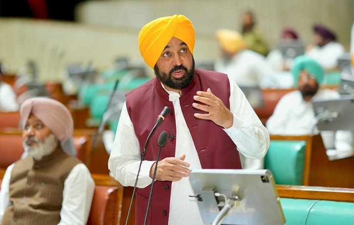 ਦਿੱਲੀ ਹਵਾਈ ਅੱਡੇ ਦੇ ਅਧਿਕਾਰੀਆਂ ਨੇ ਉੱਪਰੋਂ ਦਬਾਅ ਦਾ ਹਵਾਲਾ ਦੇ ਕੇ ਮੈਨੂੰ 2 ਘੰਟੇ ਰੋਕ ਕੇ ਰੱਖਿਆ: ਮੁੱਖ ਮੰਤਰੀ ਭਗਵੰਤ ਸਿੰਘ ਮਾਨ