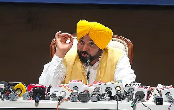ਮੁੱਖ ਮੰਤਰੀ ਮਾਨ ਨੇ ਘੱਟੋ-ਘੱਟ ਉਜਰਤਾਂ ਵਿੱਚ 15% ਵਾਧੇ ਦਾ ਐਲਾਨ ਕੀਤਾ, ਝੂਠੇ ਦਾਅਵਿਆਂ 'ਤੇ ਵਿਸ਼ਵਾਸ ਪ੍ਰਸਤਾਵ ਲਿਆਂਦਾ
