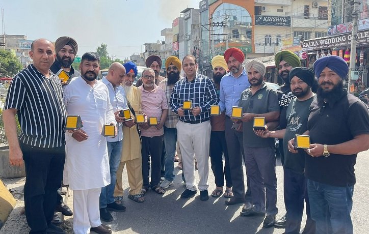 ਰਾਮਾ ਮੰਡੀ ਵਿੱਚ ਸੜਕ ਸੁਰੱਖਿਆ ਲਈ ਵੱਡਾ ਕਦਮ: ਨਿਤਿਨ ਕੋਹਲੀ ਵੱਲੋਂ ਡਿਵਾਈਡਰਾਂ ’ਤੇ ਰਿਫਲੈਕਟਰ ਲਗਵਾਏ