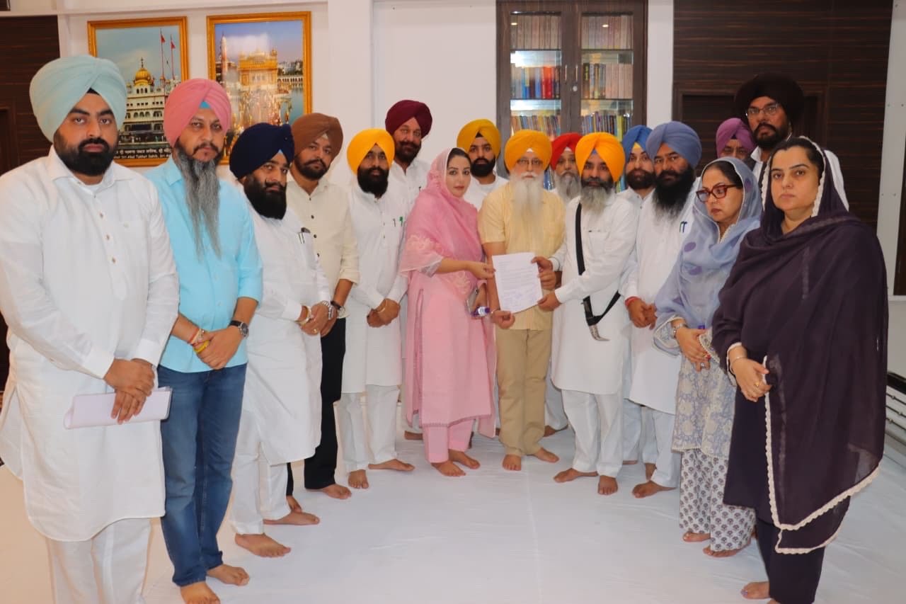 ਆਪ ਵਲੋਂ ਸ੍ਰੀ ਅਕਾਲ ਤਖ਼ਤ ਸਾਹਿਬ ਦੇ ਜਥੇਦਾਰ ਨਾਲ ਮੁਲਾਕਾਤ, ਗੁਰਦੁਆਰਾ ਸ੍ਰੀ ਬੰਗਲਾ ਸਾਹਿਬ ਵਿਖੇ ਪੁਲਿਸ ਦੇ ਦਾਖ਼ਲੇ ਨੂੰ ਲੈ ਕੇ ਅਮਿਤ ਸ਼ਾਹ ਵਿਰੁੱਧ ਸਖ਼ਤ ਕਾਰਵਾਈ ਦੀ ਕੀਤੀ ਮੰਗ