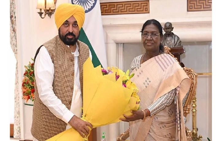"ਸਾਰੇ ਵਿਧਾਇਕ ਮੇਰੇ ਨਾਲ ਹਨ" :ਮੁੱਖ ਮੰਤਰੀ ਮਾਨ; ਰਾਸ਼ਟਰਪਤੀ ਨੂੰ ਮਿਲਕੇ ਦਲ ਬਦਲੂ ਸੰਸਦ ਮੈਂਬਰਾਂ 'ਤੇ ਕਾਰਵਾਈ ਦੀ ਕੀਤੀ ਮੰਗ