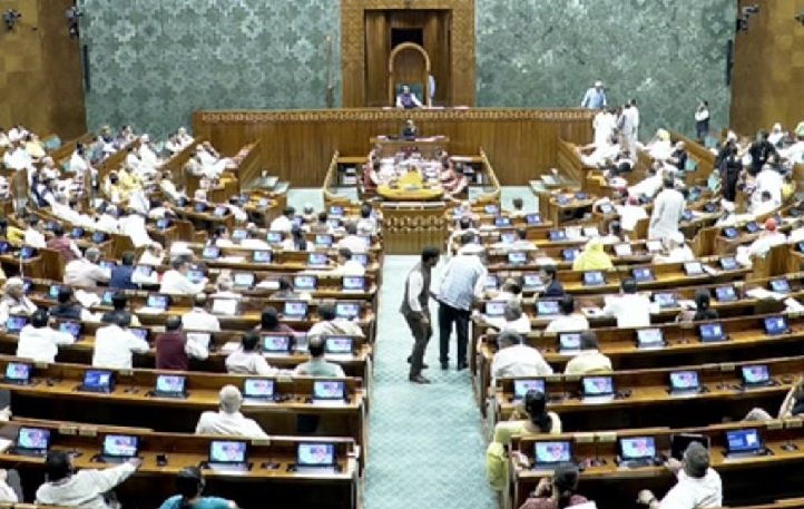 ਲੋਕ ਸਭਾ ਵਿੱਚ ਸੰਵਿਧਾਨ ਸੋਧ ਬਿੱਲ ਪੇਸ਼ ਕਰਨ ਨੂੰ ਮਿਲੀ ਮਨਜ਼ੂਰੀ