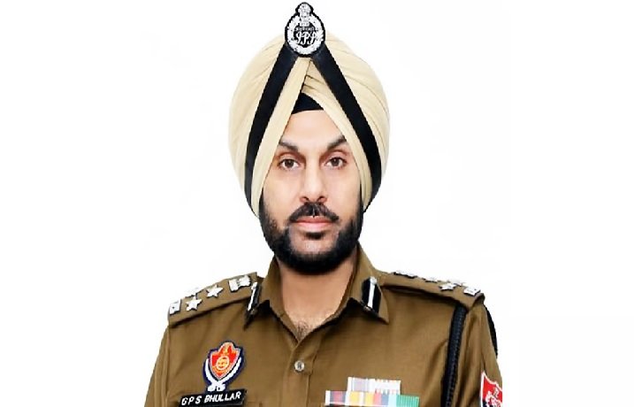 ਕੀ ਤੁਸੀਂ ਜਾਣਦੇ ਹੋ ਕਿ ਪੰਜਾਬ ਦਾ ਇਹ ਅਫ਼ਸਰ ਭਾਰਤ ਦਾ ਸਭ ਤੋਂ ਅਮੀਰ IPS ਹੈ?