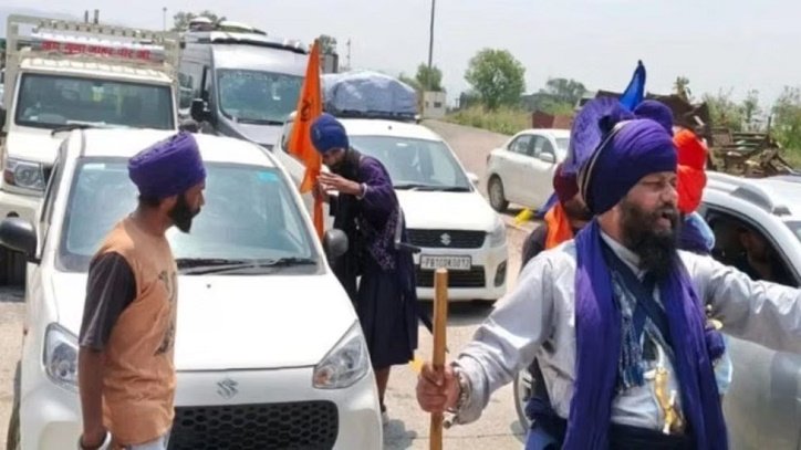 ਨਿਹੰਗਾਂ ਵੱਲੋਂ ਸਰਕਾਰਾਂ ਨੂੰ 21 ਜੂਨ ਤੱਕ ਦਾ ਅਲਟੀਮੇਟਮ, ਹਾਈਵੇਅ 'ਤੇ 'ਖਾਲਸਾ ਟੈਕਸ' ਬੈਰੀਅਰ ਲਾਉਣ ਦੀ ਚਿਤਾਵਨੀ