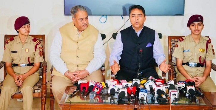 ਅਮਨ ਅਰੋੜਾ ਵੱਲੋਂ ਸ਼ਾਨਦਾਰ ਪ੍ਰਾਪਤੀਆਂ ਲਈ ਮਾਈ ਭਾਗੋ ਪ੍ਰੈਪਰੇਟਰੀ ਇੰਸਟੀਚਿਊਟ ਦੀਆਂ ਮਹਿਲਾ ਕੈਡਿਟਾਂ ਦਾ ਸਨਮਾਨ