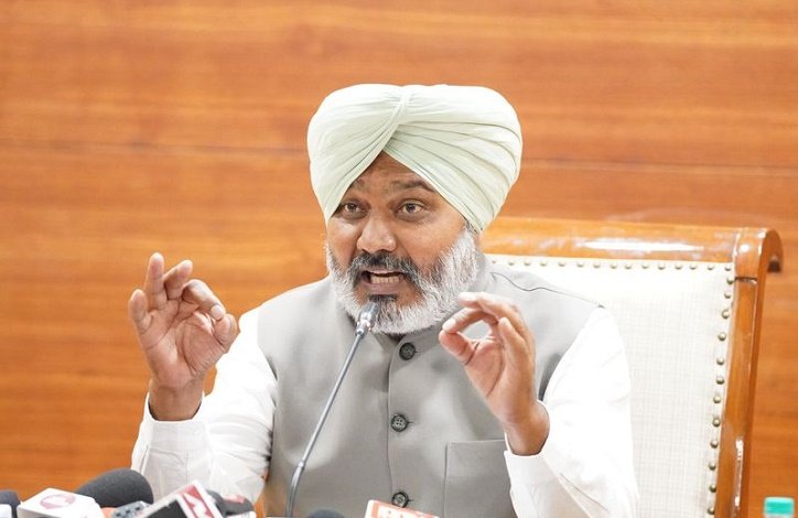 ਭਾਜਪਾ ਤੇਲ ਦੀਆਂ ਕੀਮਤਾਂ 'ਚ ਵਾਧਾ ਕਰ ਕੇ ਜਨਤਾ ਨੂੰ ਲੁੱਟਣ ਲਈ ਵਿਸ਼ਵਵਿਆਪੀ ਤਣਾਅ ਨੂੰ ਬਹਾਨੇ ਵਜੋਂ ਵਰਤ ਰਹੀ : ਚੀਮਾ