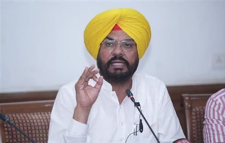 ਬਾਜਵਾ ਨੇ ਊਧਮ ਸਿੰਘ ਅਤੇ ਠੀਕਰੀਵਾਲਾ ਦੀ ਧਰਤੀ ਦਾ ਅਪਮਾਨ ਕੀਤਾ, ਬਿਨਾਂ ਸ਼ਰਤ ਮਾਫੀ ਮੰਗਣ: ਧਾਲੀਵਾਲ