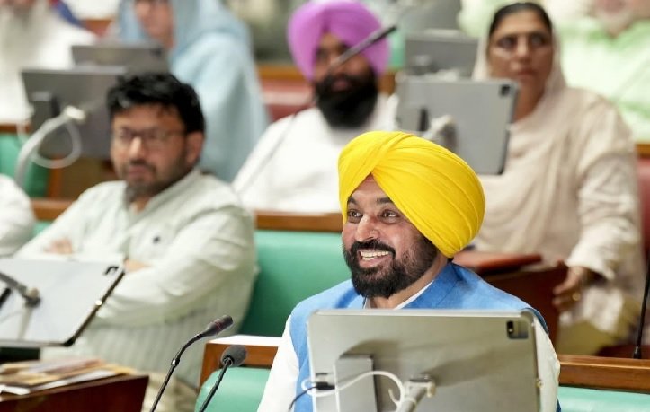 ਮੁੱਖ ਮੰਤਰੀ ਭਗਵੰਤ ਸਿੰਘ ਮਾਨ ਨੇ ਮਜ਼ਦੂਰ ਦਿਵਸ ਮੌਕੇ ਕਿਰਤੀ ਵਰਗ ਨੂੰ ਦਿੱਤਾ ਤੋਹਫਾ, ਘੱਟੋ-ਘੱਟ ਉਜਰਤ ਵਿੱਚ 15 ਫੀਸਦੀ ਵਾਧੇ ਦਾ ਐਲਾਨ