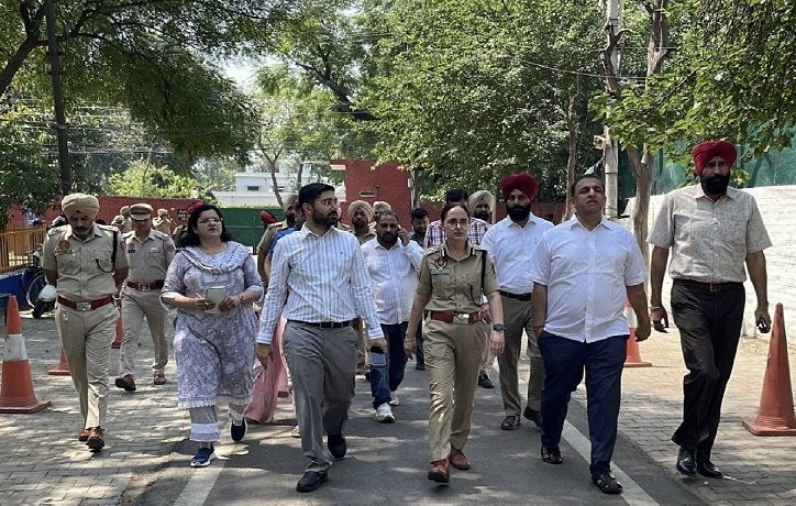 ਮੁੱਖ ਮੰਤਰੀ ਭਗਵੰਤ ਸਿੰਘ ਮਾਨ ਦੀ ‘ਸ਼ੁਕਰਾਨਾ ਯਾਤਰਾ’ ਤਹਿਤ ਕੱਲ੍ਹ ਸਵੇਰੇ 8 ਵਜੇ ਜਲੰਧਰ ਸੈਂਟਰਲ ਤੋਂ ਵਿਸ਼ੇਸ਼ ਪ੍ਰੋਗਰਾਮ, ਨਿਤਿਨ ਕੋਹਲੀ, ਡੀਸੀ ਵਰਜੀਤ ਵਾਲੀਆ ਅਤੇ ਪੁਲਿਸ ਕਮਿਸ਼ਨਰ ਧਨਪ੍ਰੀਤ ਕੌਰ ਵੱਲੋਂ ਕੀਤਾ ਗਿਆ ਨਿਰੀਖਣ