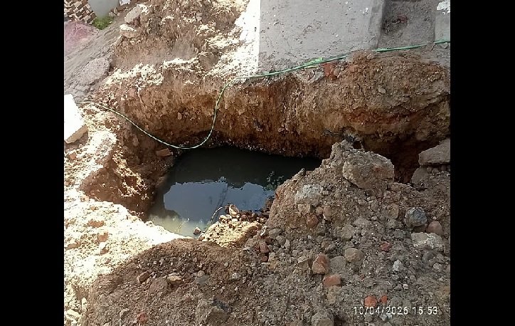 ਜਲੰਧਰ ਛਾਉਣੀ ਦੇ ਨੇੜੇ ਦੀਪ ਨਗਰ ਵਿੱਚ ਲੰਬੇ ਸਮੇਂ ਤੋਂ ਸੀਵਰੇਜ ਦੀ ਮੁਰੰਮਤ ਦੇ ਕੰਮ ਕਾਰਨ ਸੜਕਾਂ ਨੂੰ ਪਹੁੰਚਿਆ ਨੁਕਸਾਨ