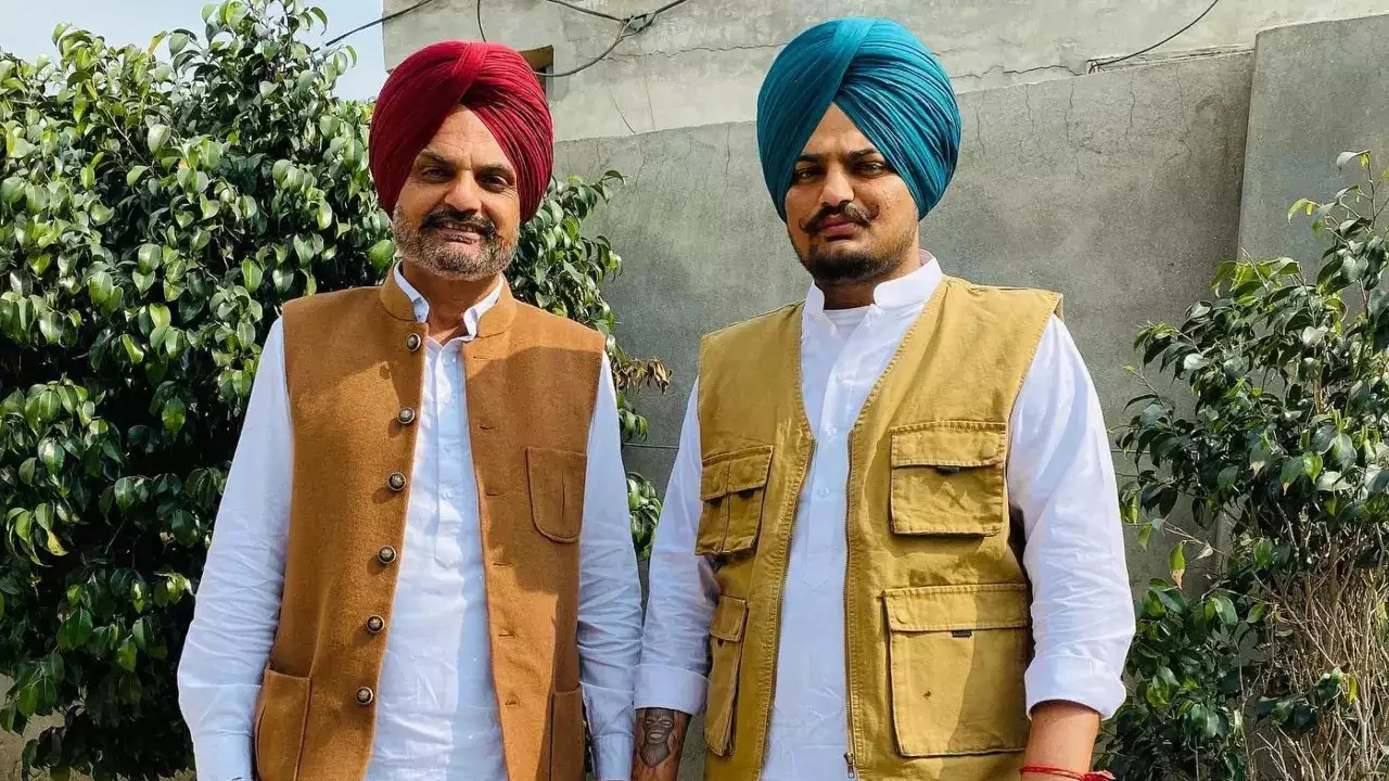 ਮਰਹੂਮ ਗਾਇਕ ਮੂਸੇਵਾਲਾ ਦੇ ਪਿਤਾ ਨੂੰ ਸਰਬਸੰਮਤੀ ਨਾਲ ਪਿੰਡ ਦਾ ਸਰਪੰਚ ਚੁਣਿਆ ਗਿਆ
