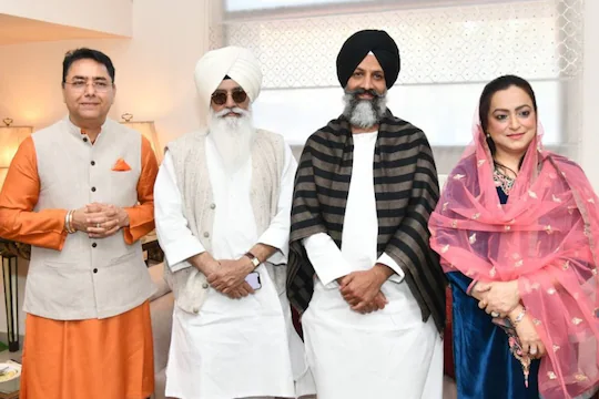 AAP ਪੰਜਾਬ ਪ੍ਰਧਾਨ ਅਮਨ ਅਰੋੜਾ ਦੇ ਘਰ ਪਹੁੰਚੇ ਡੇਰਾ ਬਿਆਸ ਮੁਖੀ, ਵੇਖੋ ਤਸਵੀਰਾਂ