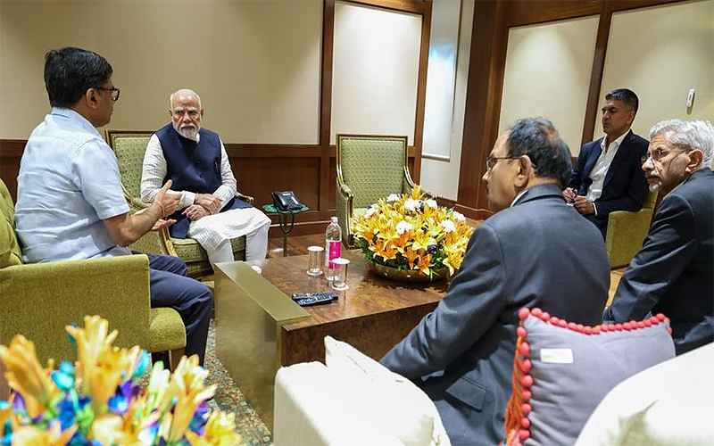 ਪਹਿਲਗਾਮ ਹਮਲਾ: ਭਾਰਤ ਪਰਤਦਿਆਂ ਹੀ ਐਕਸ਼ਨ ‘ਚ PM ਮੋਦੀ, ਏਅਰਪੋਰਟ ‘ਤੇ ਹੀ ਹਾਈ ਲੈਵਲ ਮੀਟਿੰਗ ਸੱਦੀ