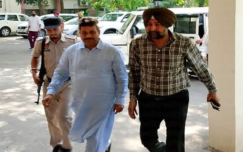 MLA ਰਮਨ ਅਰੋੜਾ ਦੀ ਗ੍ਰਿਫ਼ਤਾਰੀ ਮਗਰੋਂ ਨਜ਼ਦੀਕੀ ਰਿਸ਼ਤੇਦਾਰਾਂ ‘ਤੇ ਵੀ ਵਿਜੀਲੈਂਸ ਦੀ ਨਜ਼ਰ, ਵਧ ਸਕਦੀ ਹੈ ਕਾਰਵਾਈ